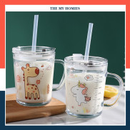 Ly Thủy Tinh chia vạch có quai cầm 350ml có nắp chống tràn + kèm tặng ống hút