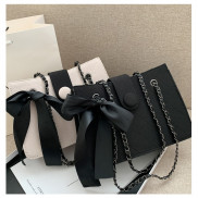  Túi đeo chéo gắn nơ thời trang kiểu Pháp