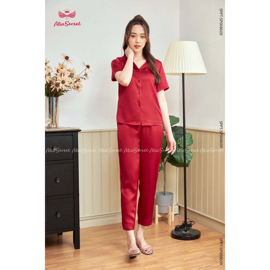 Bộ Đồ Ngủ Màu Đỏ Đô