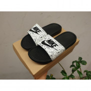 Dép quai ngang hoạt hình màu đen trắng tặng kè hộp