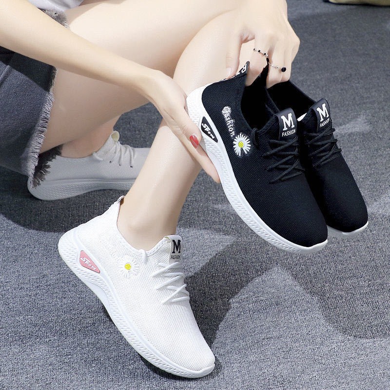 Giày nữ thể thao Fashion cúc Chữ M giá rẻ êm chân mới về